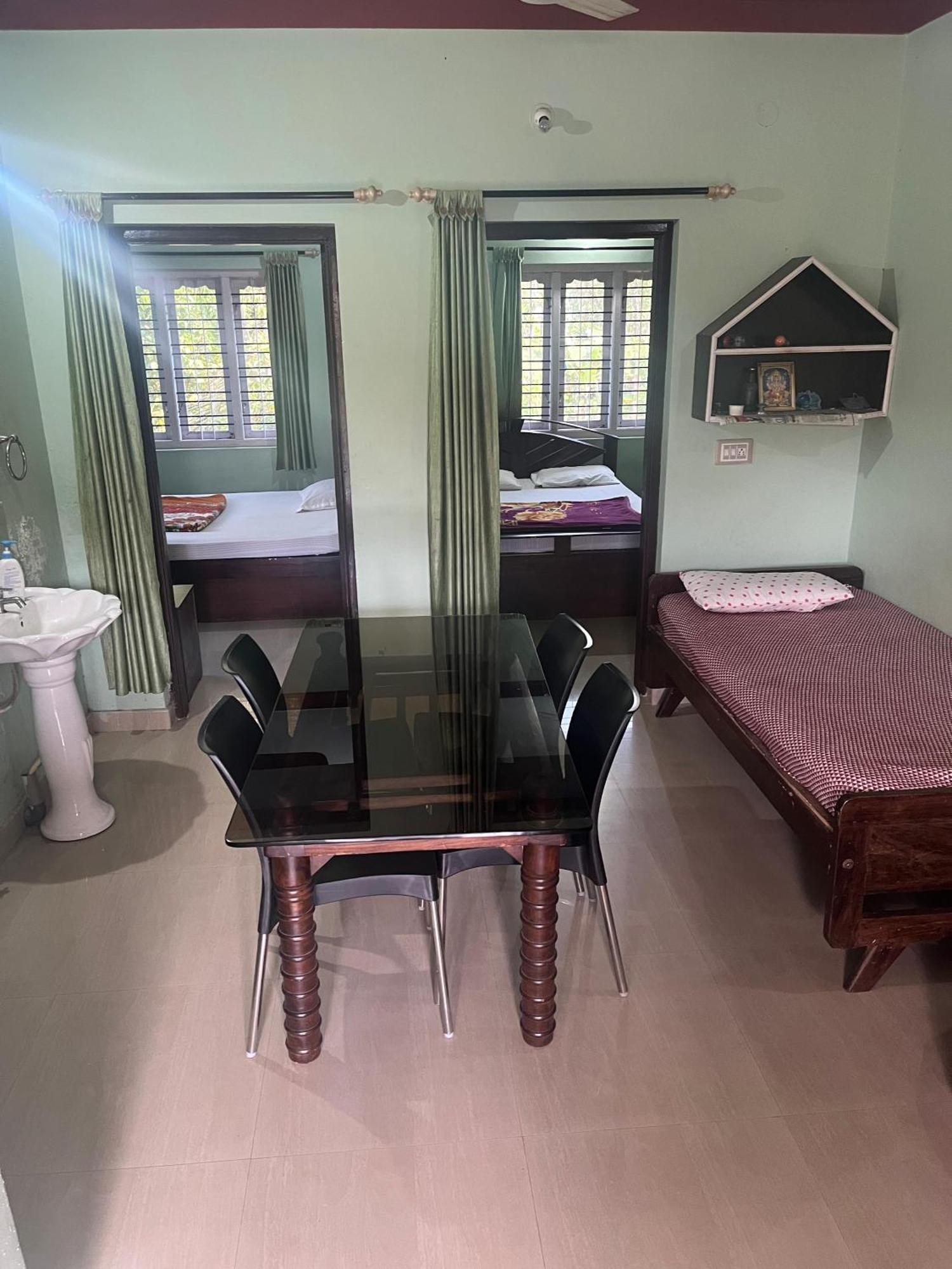 Eshwarkrupa Homestay Madikeri Esterno foto