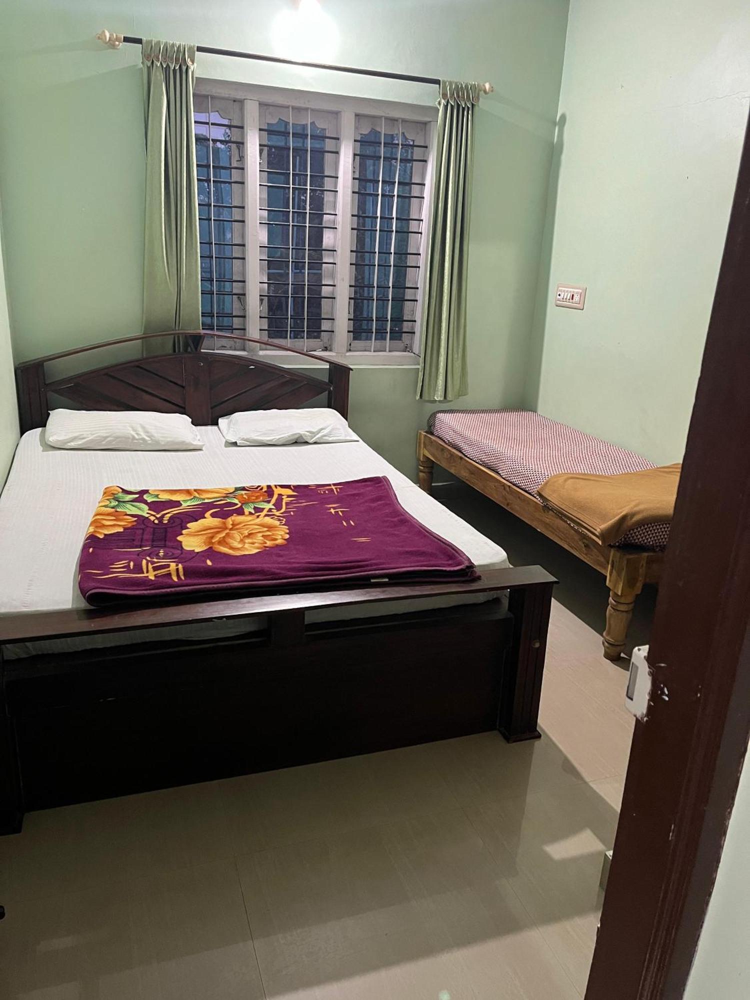 Eshwarkrupa Homestay Madikeri Esterno foto
