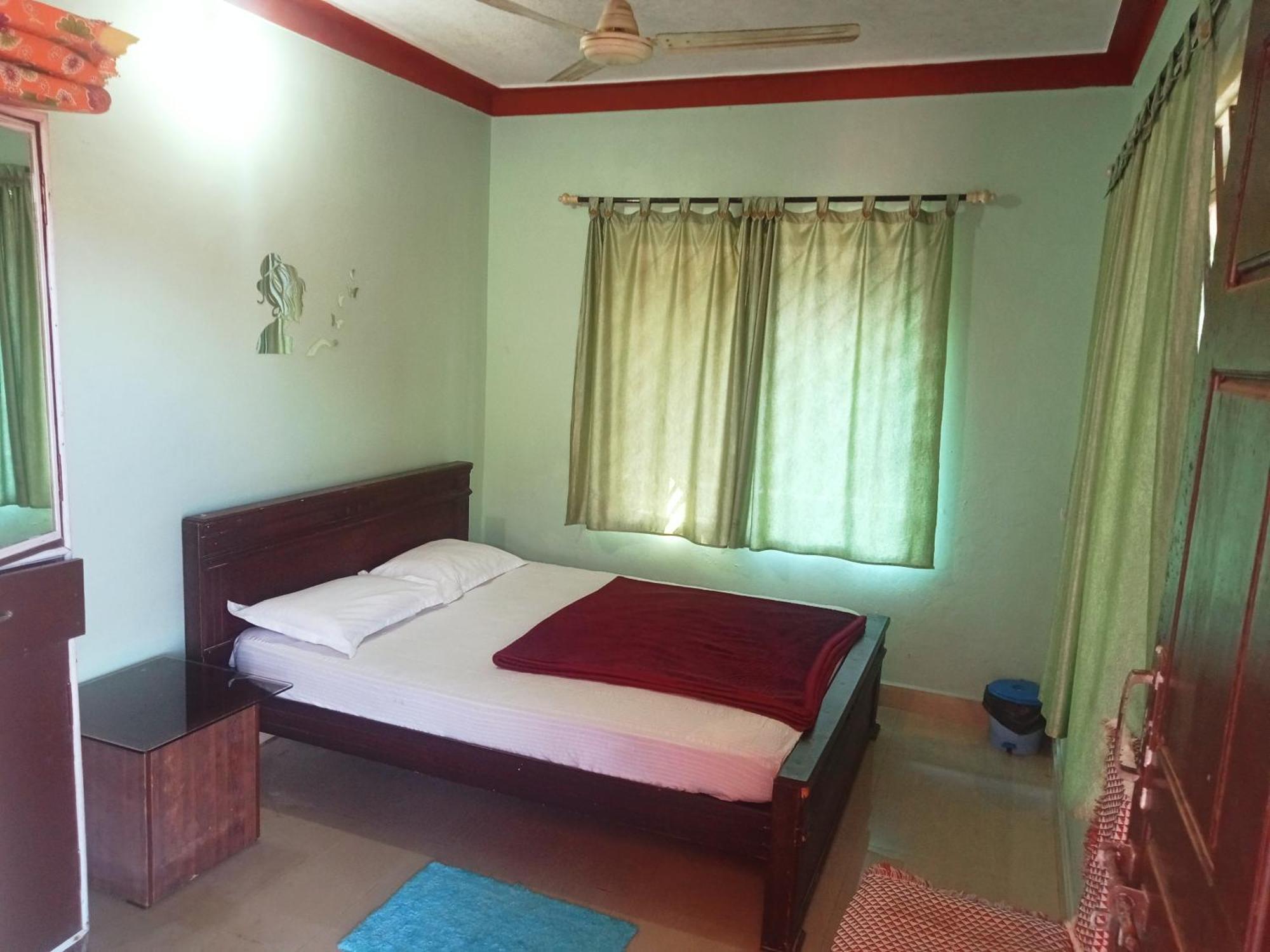 Eshwarkrupa Homestay Madikeri Esterno foto