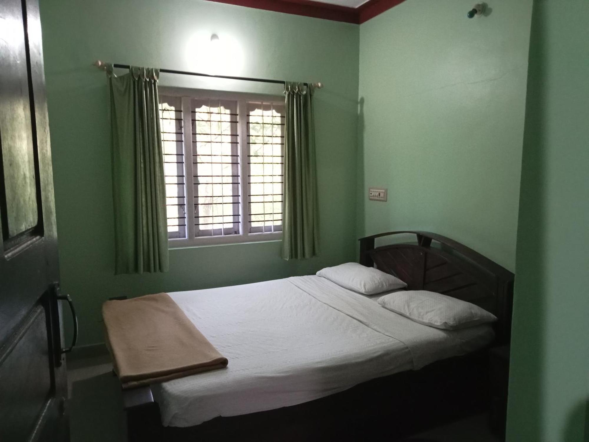Eshwarkrupa Homestay Madikeri Esterno foto