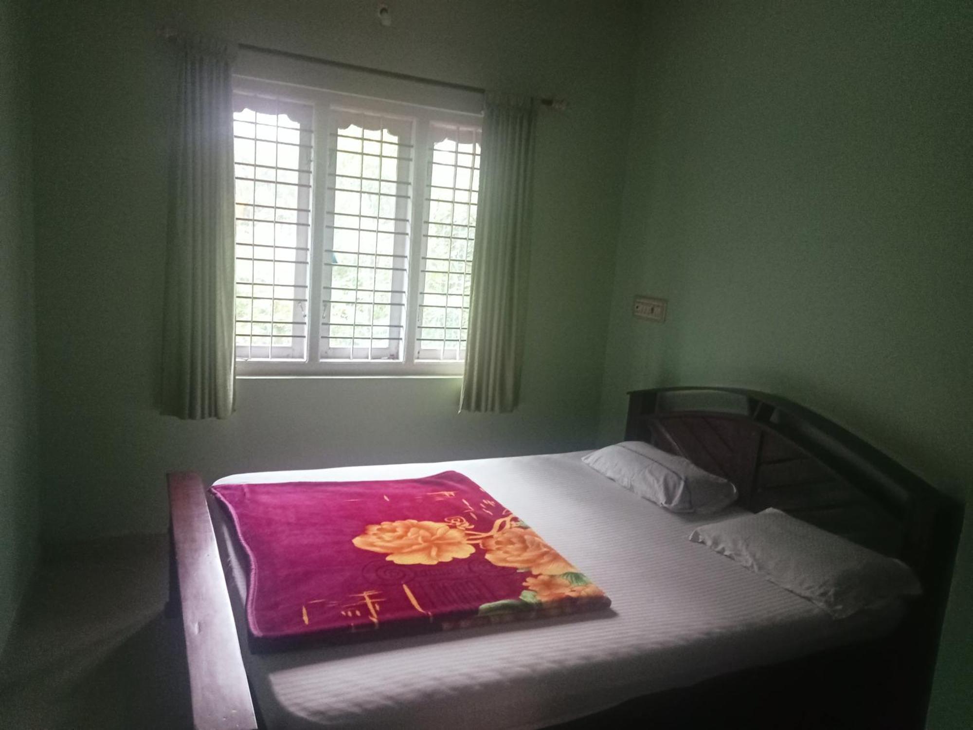 Eshwarkrupa Homestay Madikeri Esterno foto